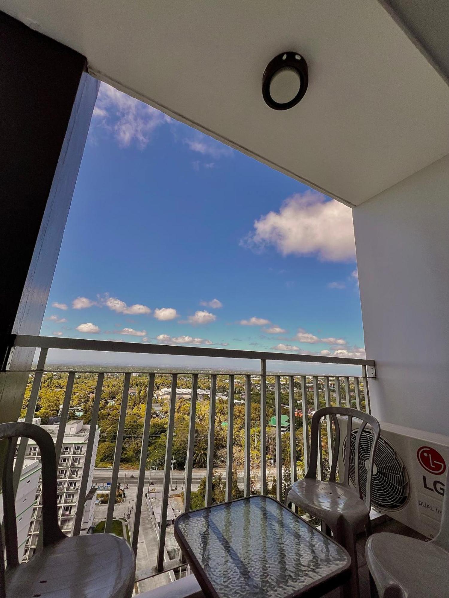 The Pallet House, Wind Residences Tagaytay Tagaytay City Buitenkant foto
